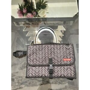 Skip Hop Portable Baby Changing Pad Clutch Chevron‎ Print Diaper Station